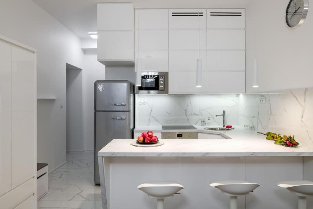 Charming Apartment In Calm And Central Area Krakow Bagian luar foto