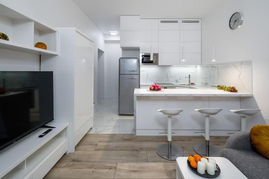 Charming Apartment In Calm And Central Area Krakow Bagian luar foto