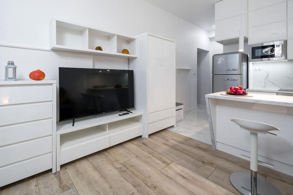 Charming Apartment In Calm And Central Area Krakow Bagian luar foto