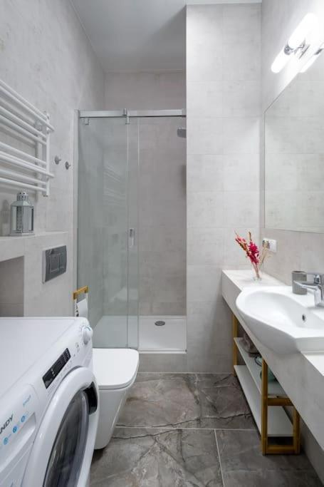 Charming Apartment In Calm And Central Area Krakow Bagian luar foto