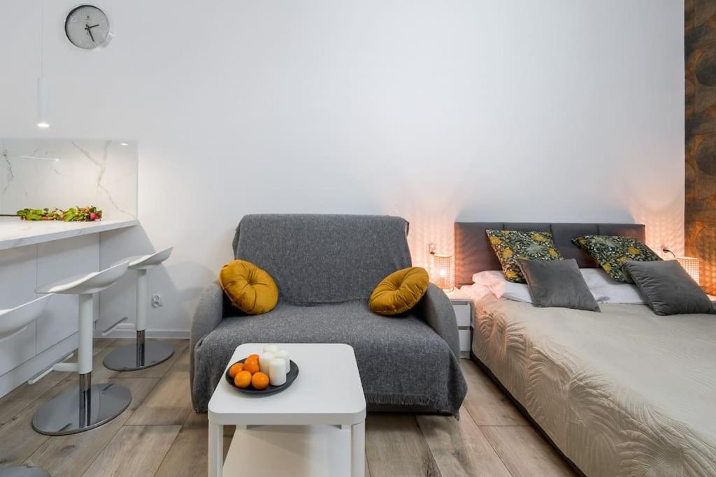 Charming Apartment In Calm And Central Area Krakow Bagian luar foto